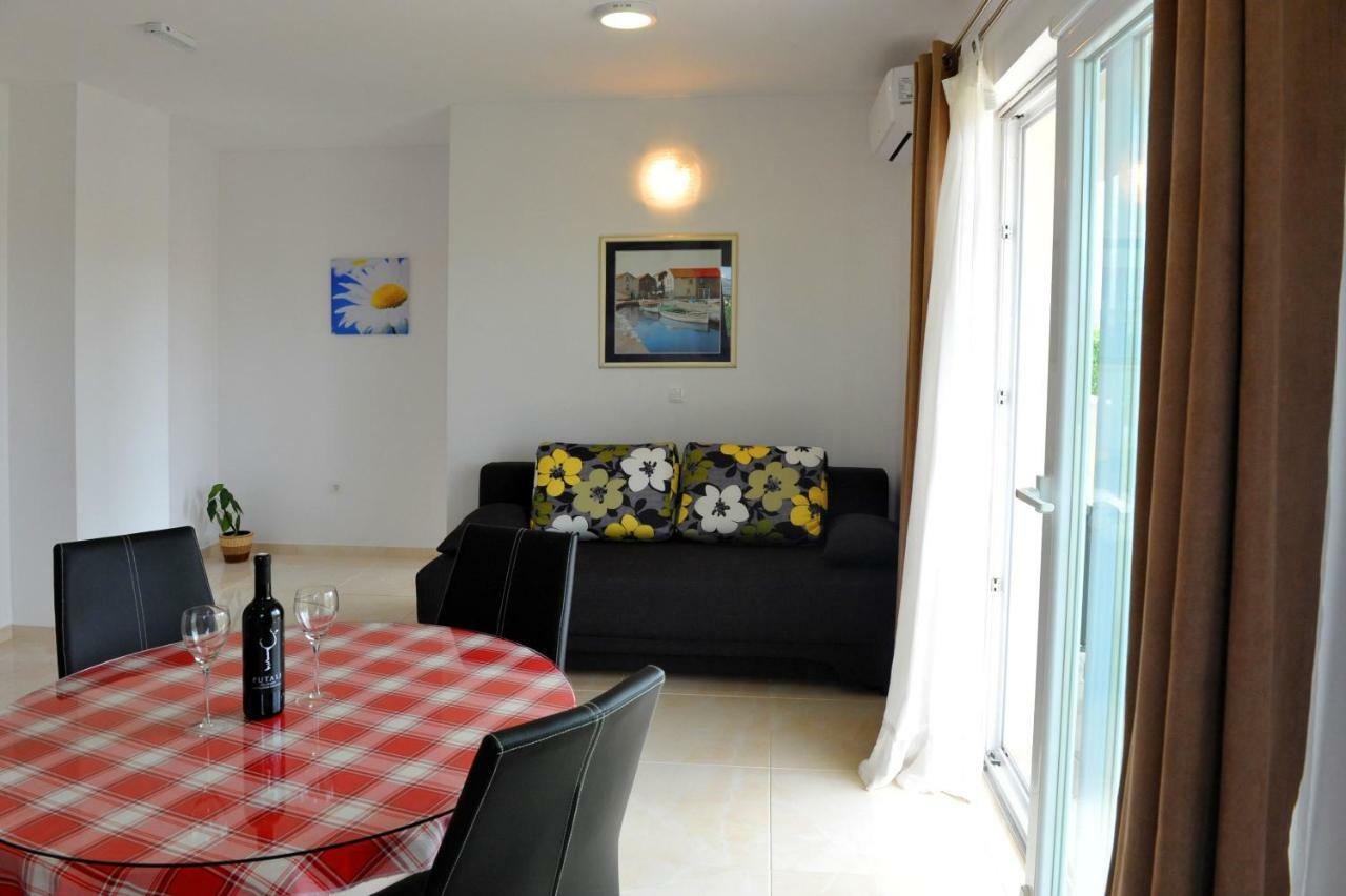 Villa Katarina Kastela Bagian luar foto