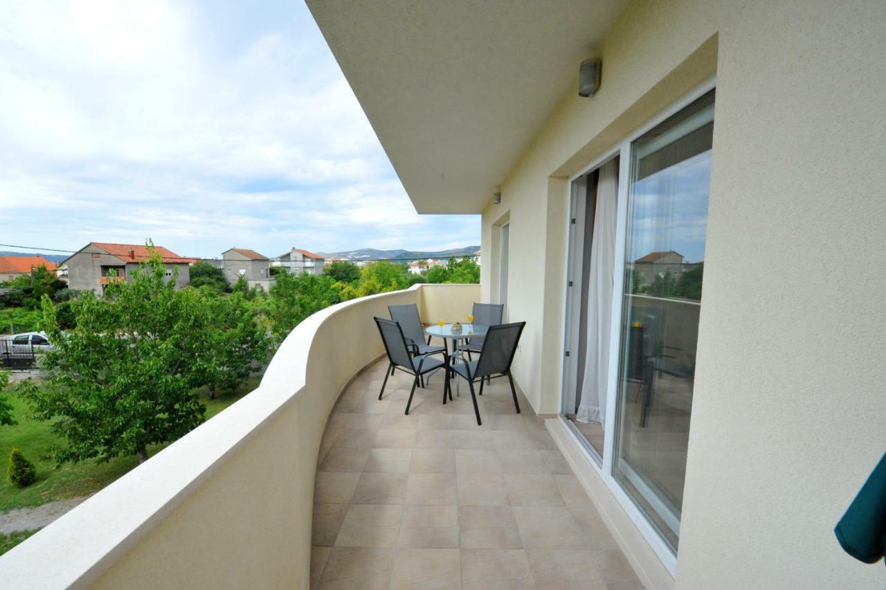 Villa Katarina Kastela Bagian luar foto