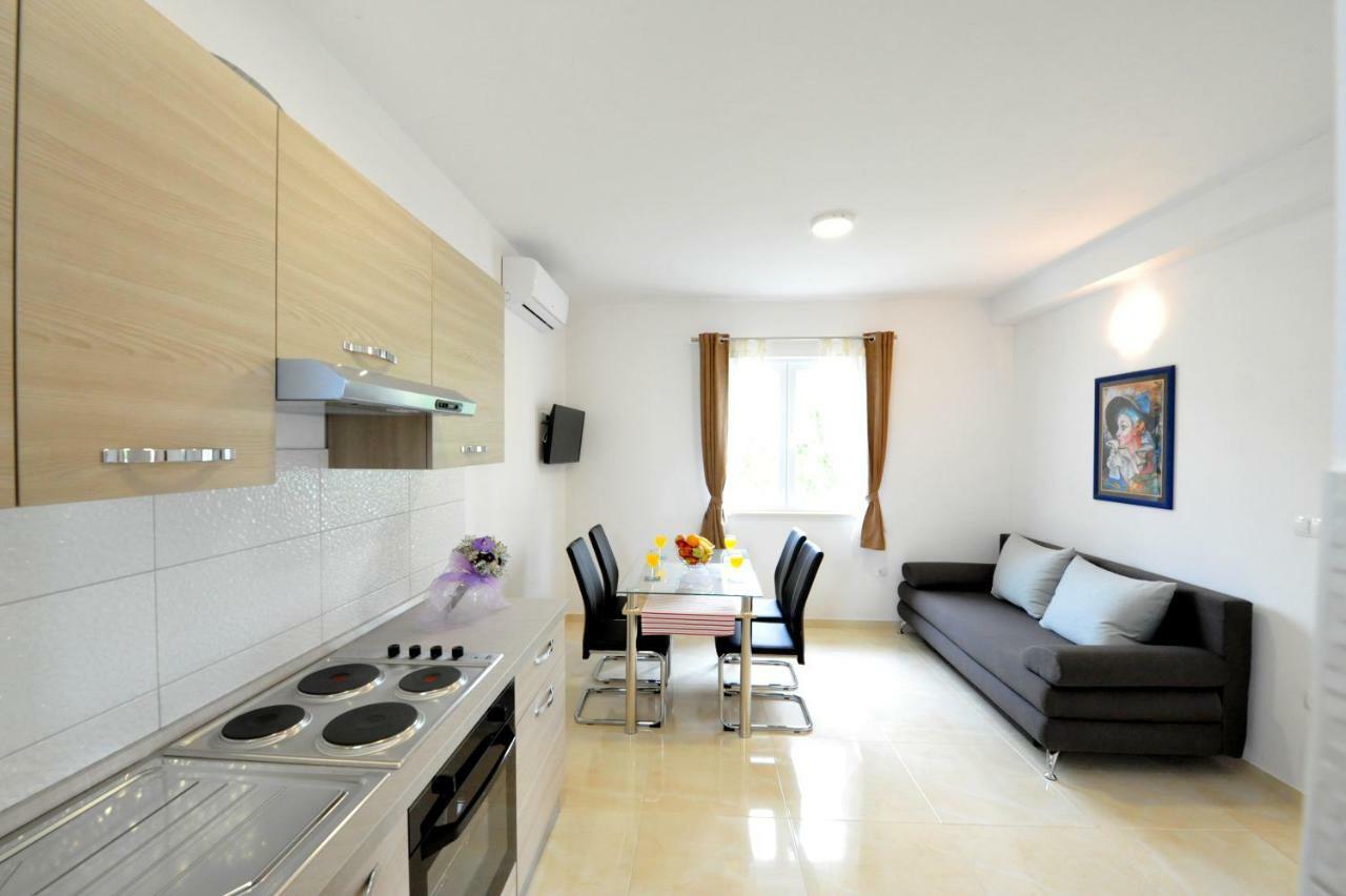 Villa Katarina Kastela Bagian luar foto